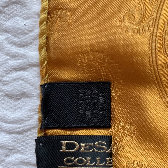 VINTAGE DE SANTIS PURE SILK MENS POCKET SQUARE:HAND ROLLED-GOLD PAISLEY 12”x12” - Picture 3 of 7
